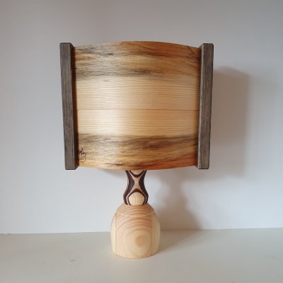 Bordlampa skeppet mellan svart släckt