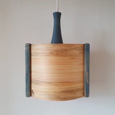 Fönsterlampa mellan blå släckt