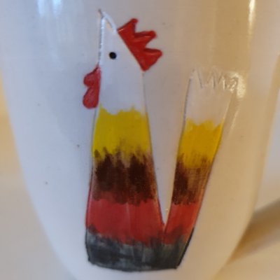 Handgjord keramikmugg med öra